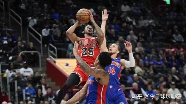 德罗赞高难度翻身后仰压哨命中,目前8中7得到19分2板2助 德罗赞高难度翻身后仰压哨命中,目前8中7得到19分2板2助