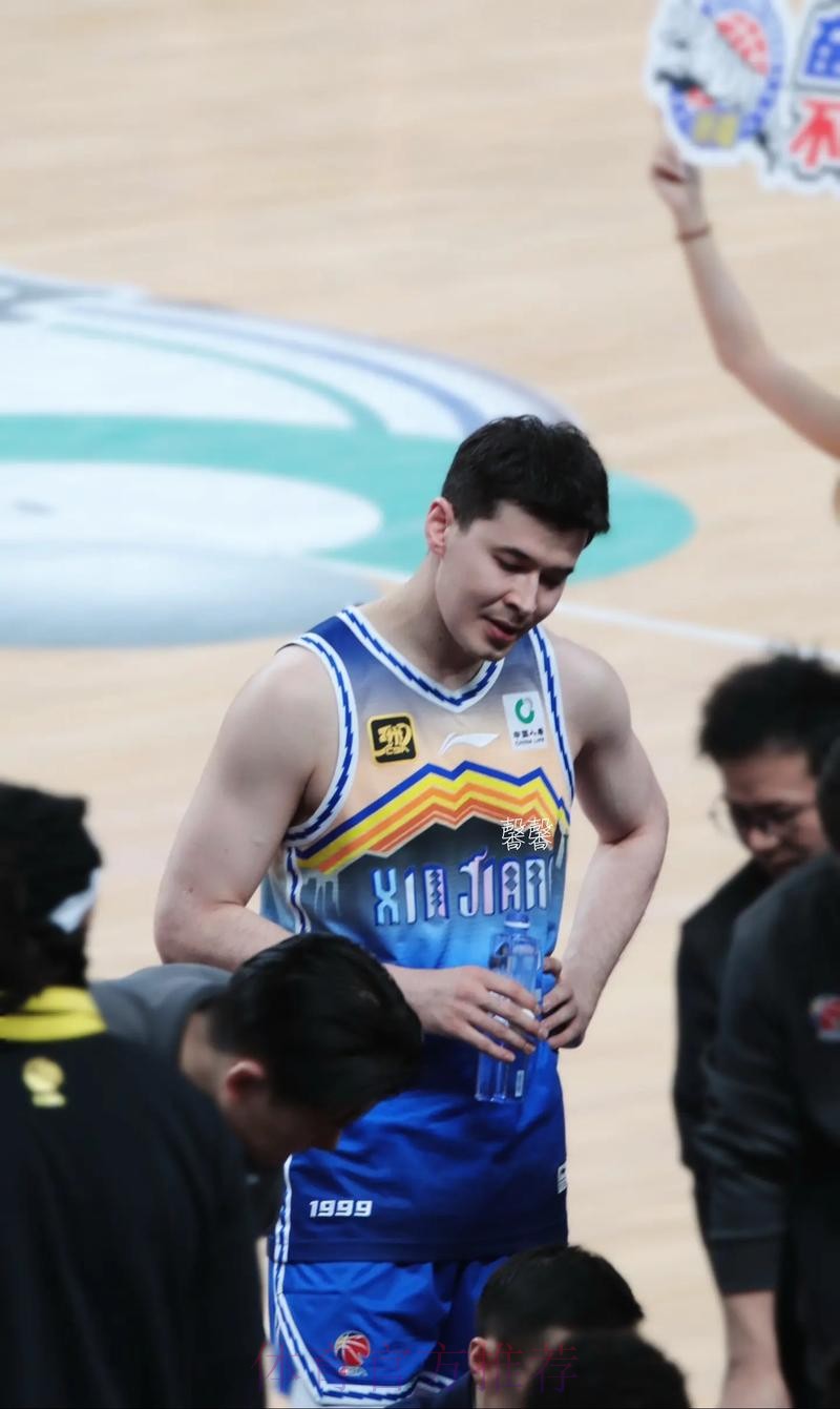 阿不都沙拉木:眼睛有点发肿,回去检查一下,感觉没有大碍 阿不都沙拉木:眼睛有点发肿,回去检查一下,感觉没有大碍